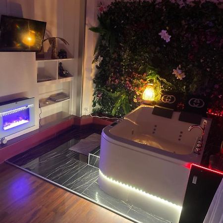 Jacuzzi 9Em Apartment Paris Exterior photo