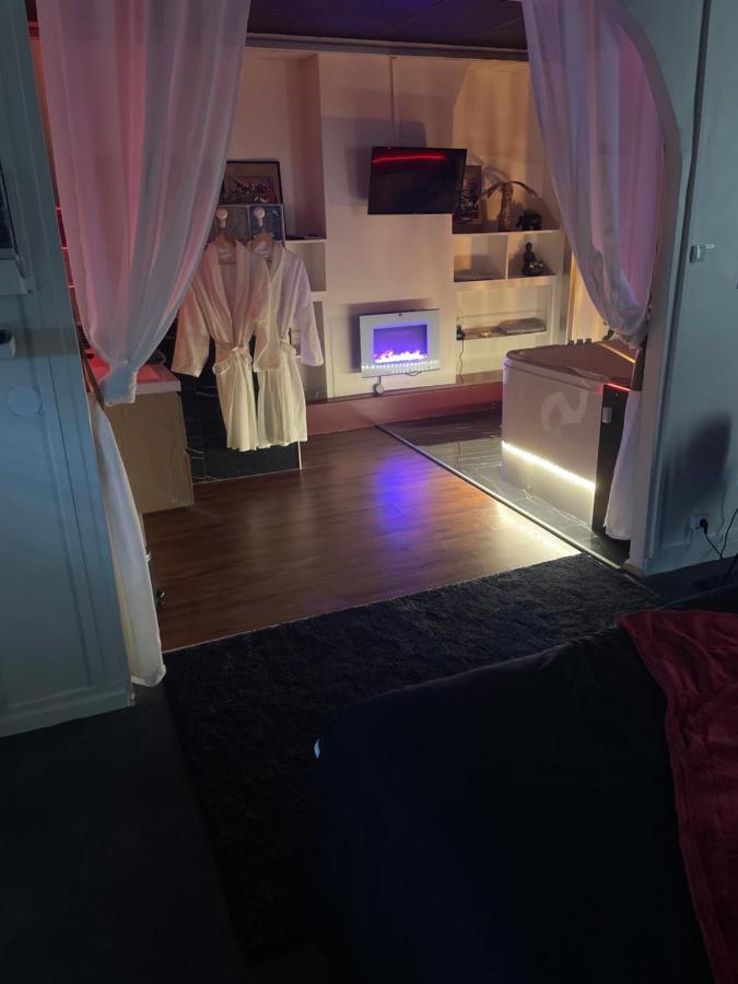 Jacuzzi 9Em Apartment Paris Exterior photo